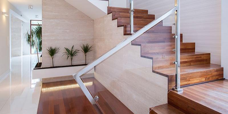 moderne Holztreppe